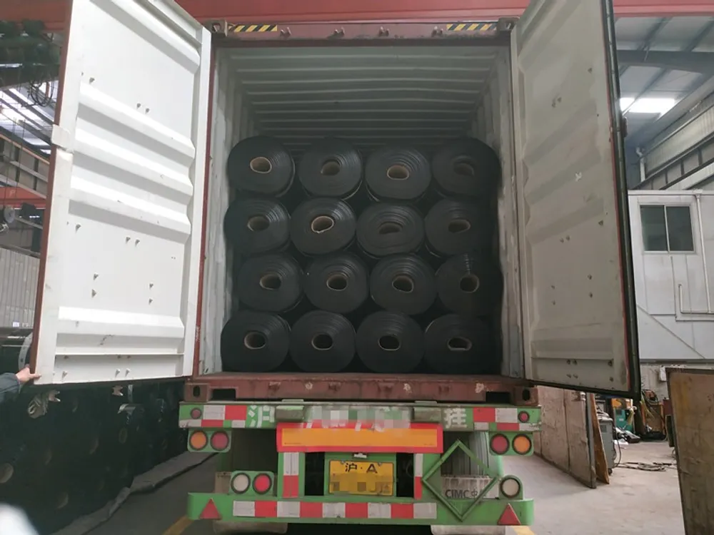 Textured Geomembrane — Shipping & packaging